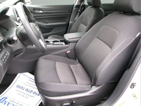 Used 2024 Nissan Altima 2.5 SV image 12