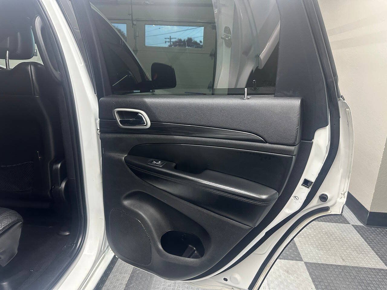 Used 2019 Jeep Grand Cherokee Altitude AWD/4WD image 25