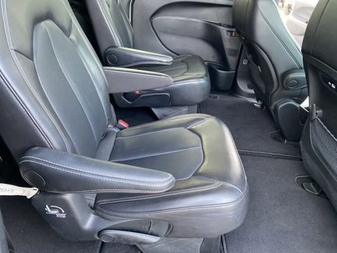 Certified 2025 Chrysler Pacifica Select image 31