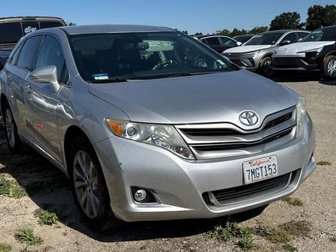 Used 2014 Toyota Venza LE FWD image 2