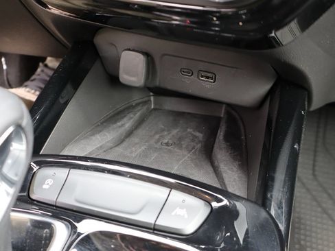 Used 2025 Chevrolet Trax ACTIV w/ Sunroof Package FWD image 22