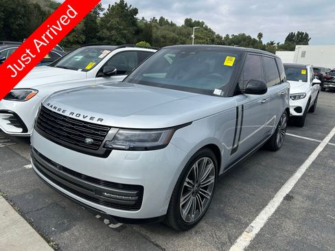 Used 2025 Land Rover Range Rover SE image 1