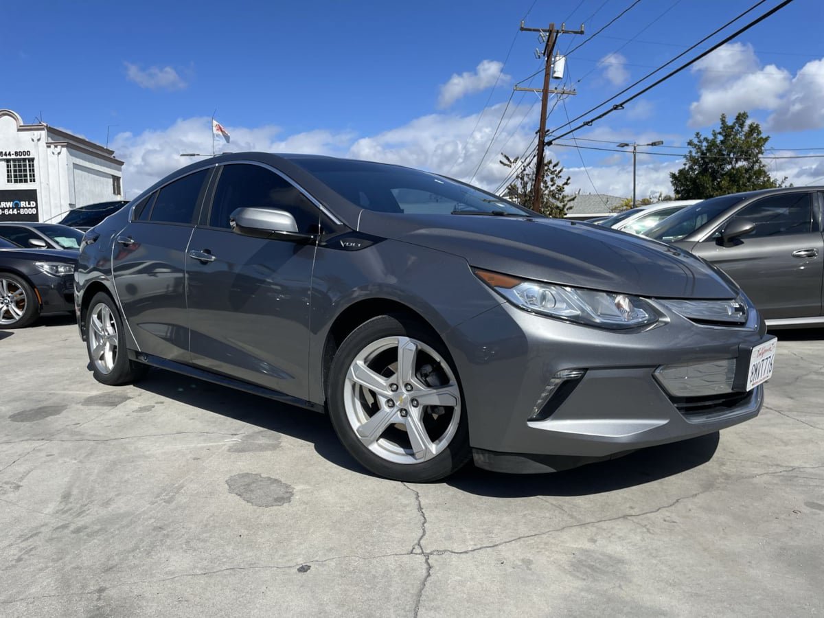 Used 2018 Chevrolet Volt LT FWD image 1