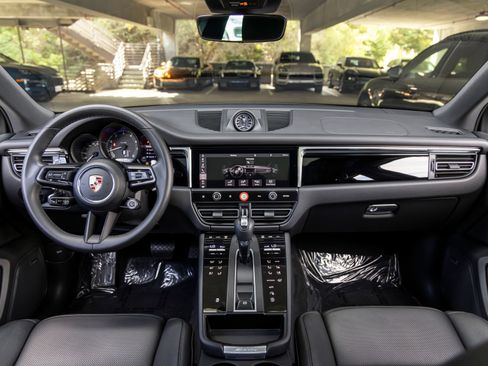 Certified 2026 Porsche Macan AWD/4WD image 35
