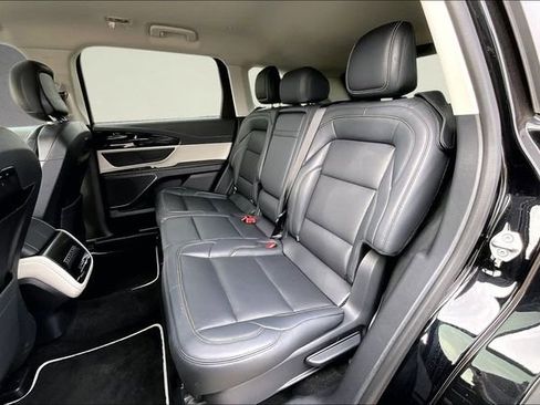 Used 2025 Lincoln Nautilus Premier image 25