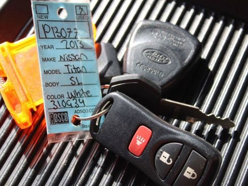 Used 2013 Nissan Titan SL w/ Moonroof Pkg image 32