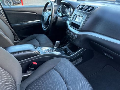 Used 2019 Dodge Journey SE image 15