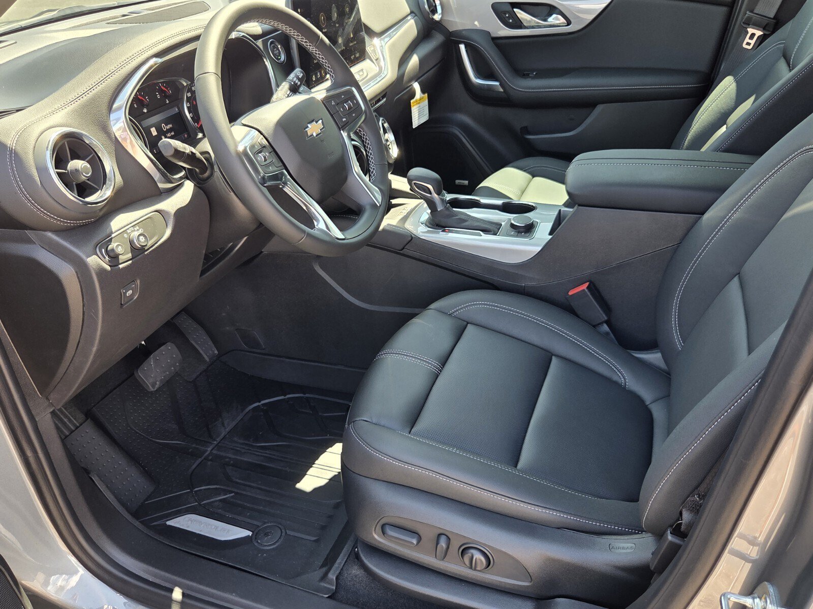 New 2026 Chevrolet Blazer LT w/ Sound & Technology Package FWD image 5