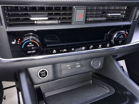 Used 2023 Nissan Rogue SV w/ SV Premium Package image 18