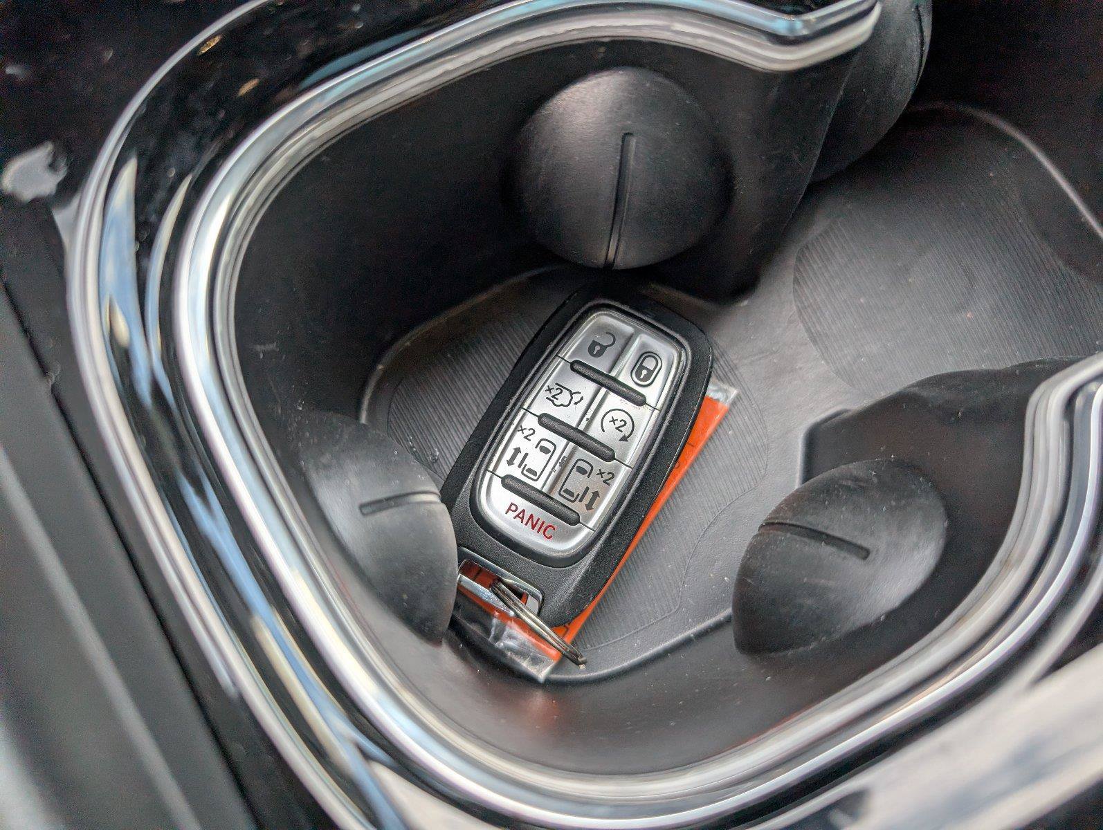 Used 2025 Chrysler Pacifica Limited FWD image 21