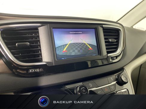 Used 2024 Chrysler Voyager LX image 4