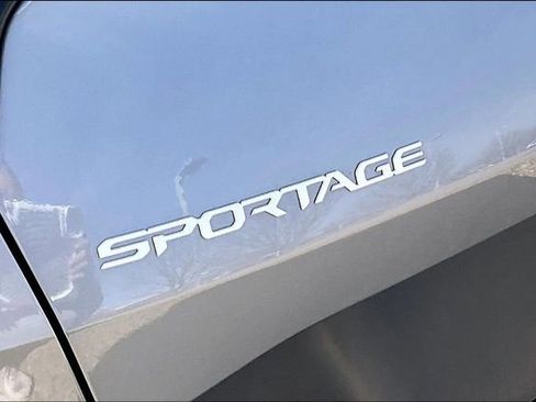 Used 2024 Kia Sportage LX image 8