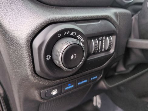 Used 2022 Jeep Wrangler Unlimited Sahara w/ Cold Weather Group AWD/4WD image 22
