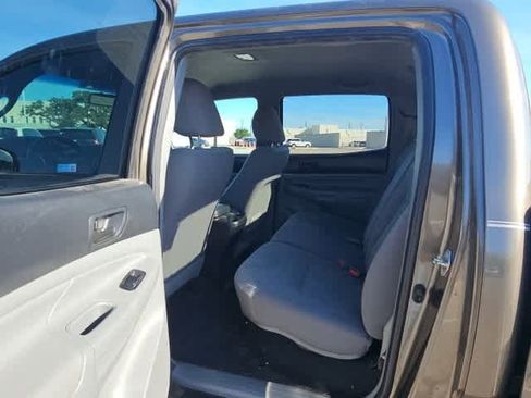 Used 2014 Toyota Tacoma PreRunner image 19