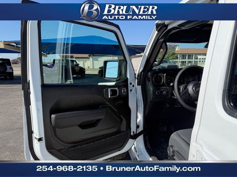 New 2026 Jeep Gladiator Rubicon image 9