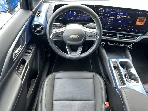 Used 2025 Chevrolet Equinox EV LT w/ Convenience Package FWD image 17