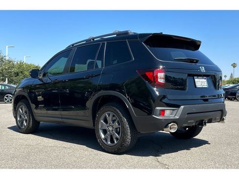 Used 2025 Honda Passport TrailSport image 3