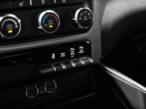 Used 2023 RAM 1500 Big Horn AWD/4WD image 24
