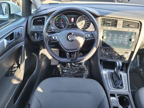 Used 2018 Volkswagen e-Golf SE image 13