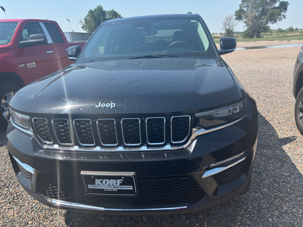 Used 2023 Jeep Grand Cherokee Limited AWD/4WD image 2