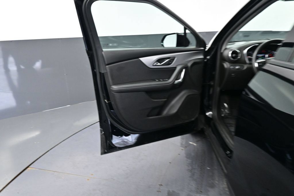 Used 2025 Chevrolet Blazer LT FWD image 22