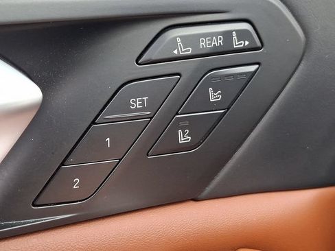 Used 2022 BMW X7 xDrive40i w/ M Sport Package AWD/4WD image 30