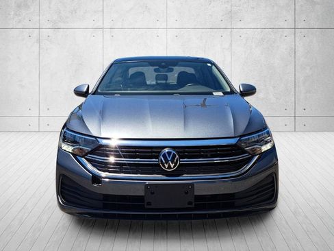 Used 2024 Volkswagen Jetta SE FWD image 2