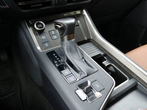 Used 2025 Lexus GX 550 w/ Cold Area Package AWD/4WD image 27