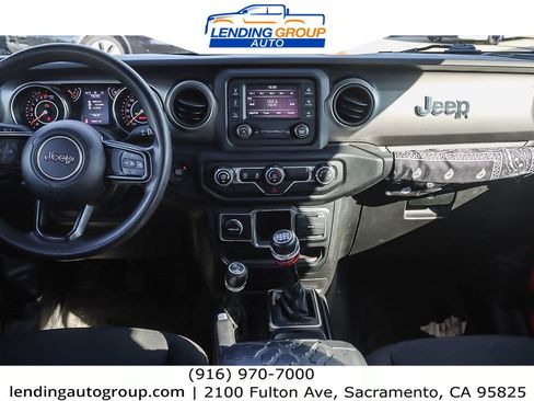 Used 2018 Jeep Wrangler Unlimited Sport image 11