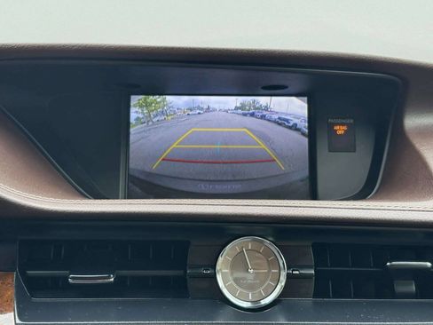 Used 2016 Lexus ES 300h w/ Luxury Package w/Wood Trim FWD image 35