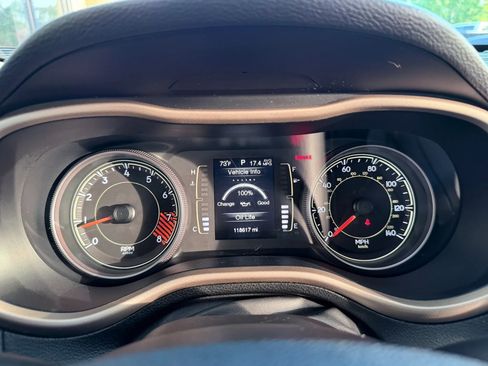 Used 2015 Jeep Cherokee Latitude w/ Cold Weather Group AWD/4WD image 39