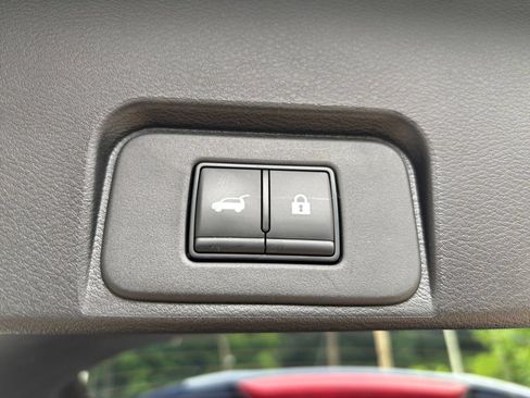 Used 2025 Nissan Rogue SV AWD/4WD image 23
