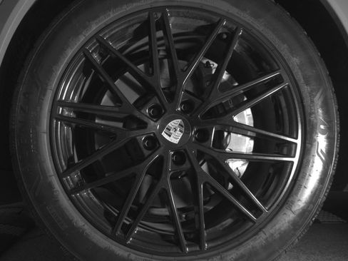 Used 2024 Porsche Cayenne Coupe AWD/4WD image 9