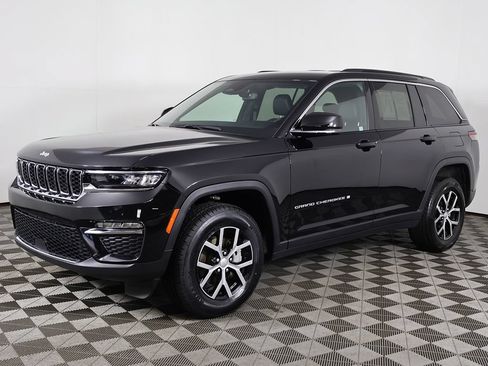 Used 2024 Jeep Grand Cherokee Limited AWD/4WD image 7