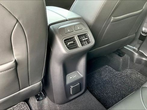 Used 2022 Buick Envision Avenir w/ Technology Package II AWD/4WD image 10