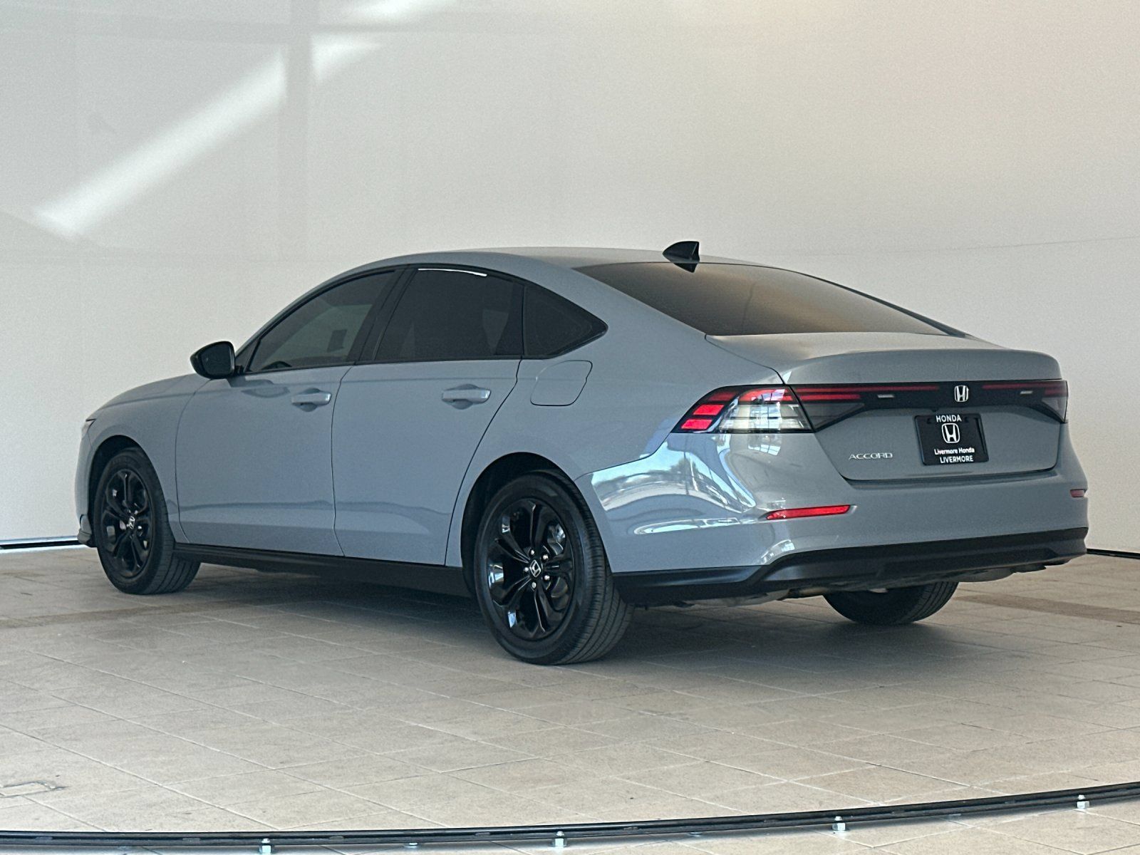 Used 2025 Honda Accord SE image 4