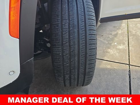 Used 2023 Jeep Grand Cherokee Limited w/ Luxury Tech Group II image 36