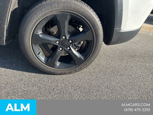 Used 2023 Jeep Grand Cherokee Altitude RWD image 24
