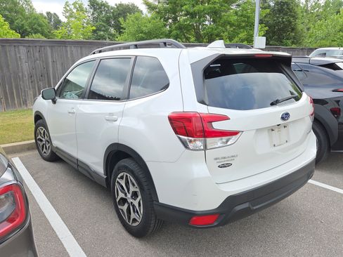 Used 2023 Subaru Forester Premium AWD/4WD image 5
