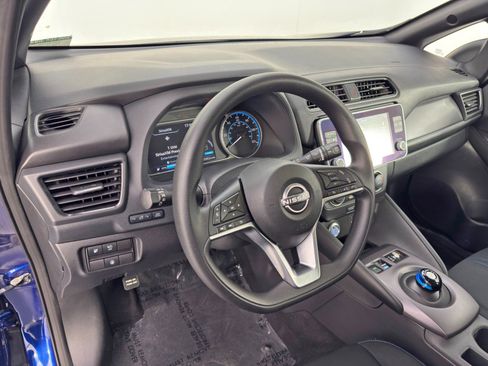 Used 2023 Nissan Leaf S image 12