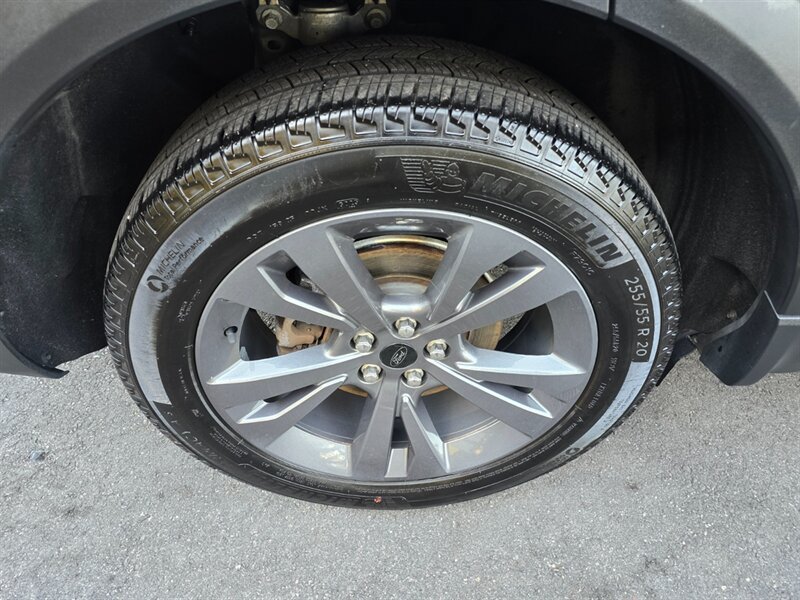 Used 2023 Ford Explorer XLT w/ Equipment Group 202A AWD/4WD image 28