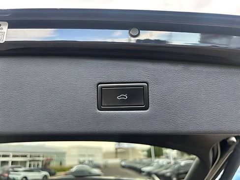 Used 2020 Volkswagen Tiguan SEL AWD/4WD image 17