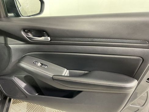 Used 2024 Nissan Altima 2.5 SV AWD/4WD image 23