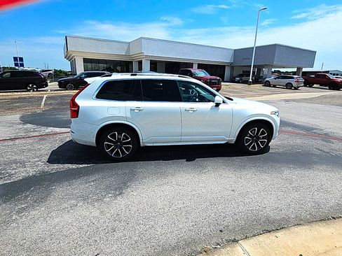 Used 2018 Volvo XC90 T6 Momentum w/ Convenience Package AWD/4WD image 4