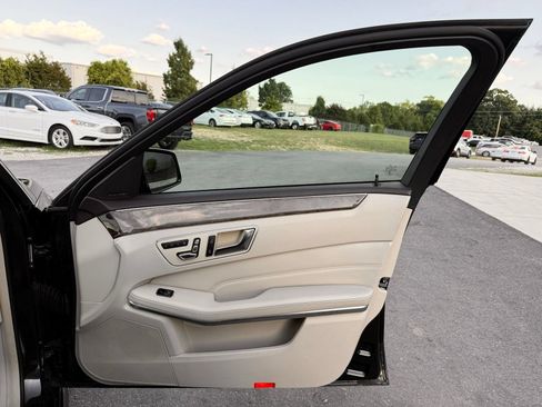 Used 2016 Mercedes-Benz E 350 Sedan image 25