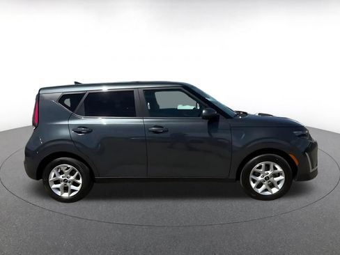 Used 2025 Kia Soul LX w/ LX Technology Package FWD image 13