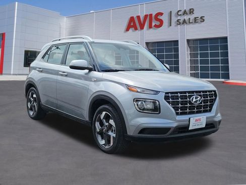 Used 2025 Hyundai Venue SEL FWD image 9