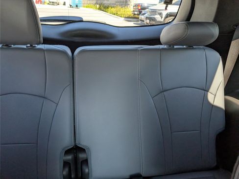 Used 2023 Buick Enclave Essence w/ Experience Buick Package FWD image 12