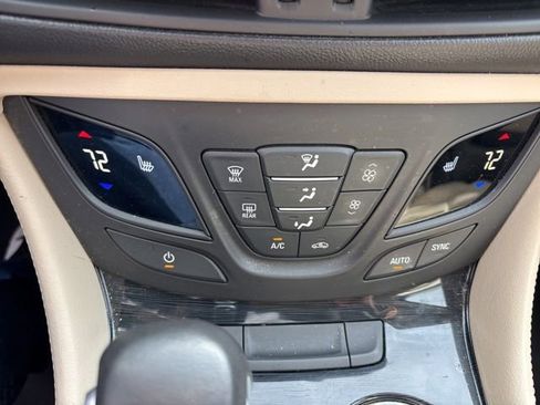 Used 2018 Buick Envision Essence FWD image 29