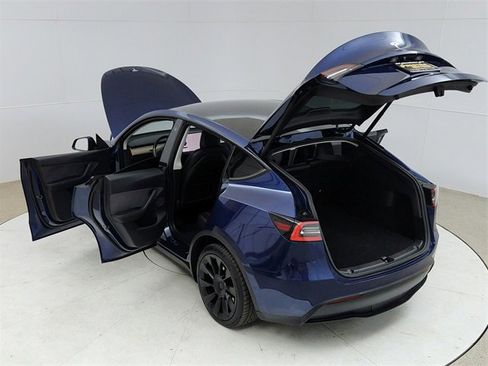 Used 2021 Tesla Model Y Long Range image 23